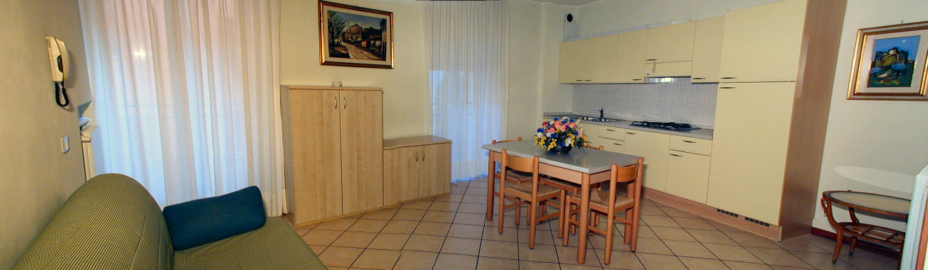 Touring Casa Vacanze, Verbania: soggiorno appartamento bilocale con doppi servizi.
